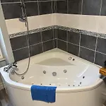 205 M2 Avec Piscine Et Jacuzzi Holiday home *