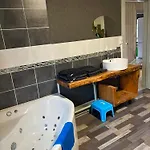 205 M2 Avec Piscine Et Jacuzzi