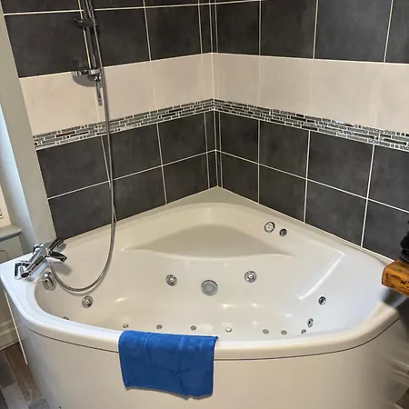 205 M2 Avec Piscine Et Jacuzzi בית נופש *